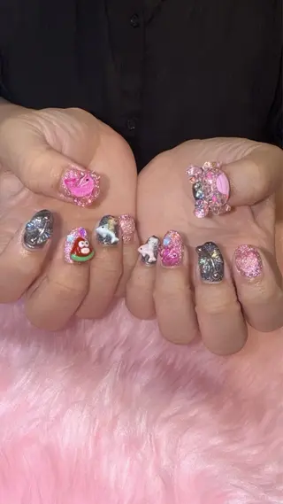 ネイル RIEKO🍒 ワンホン♡推しネイルのネイルデザイン