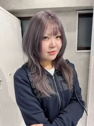 ロング Manami🖤 レイヤー×ハイトーンのヘアスタイル