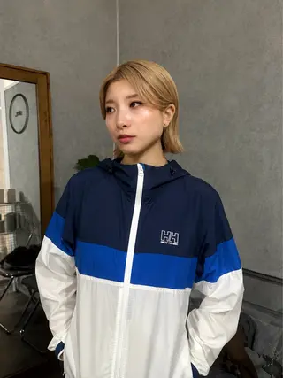 ミディアム カラー ヘアアレンジ タイトボブ個性派カラ ーAKANEのヘアスタイル