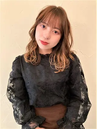 ミディアム シマダ アユミのヘアスタイル