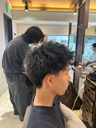 ショート メンズ ✨髪質改善✨ハイトー ンカラー⭐️藤沢のヘアスタイル