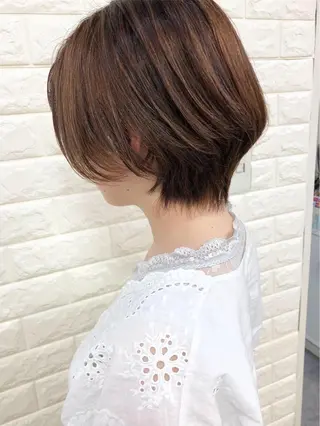 ショート カラー famille ファミーユのヘアスタイル