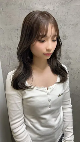 セミロング カラー ayaka🫧 梅田ダブルカラーのヘアスタイル