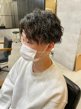 ショート パーマ メンズ 勝毛 広貴のヘアスタイル