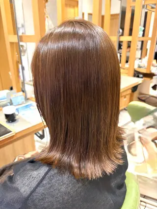 ミディアム カラー ハイライトカラー レイヤーカットのヘアスタイル