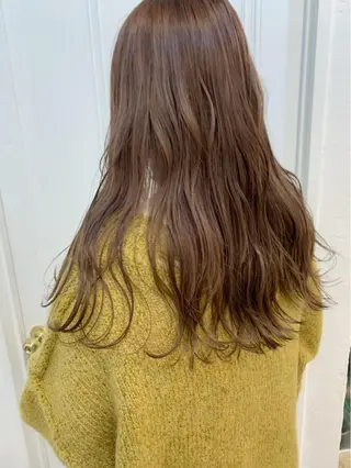 ロング wakana/ 柔らかベージュカラーのヘアスタイル