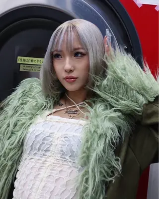 ミディアム カラー レイヤー/ブリーチ iwamiya岩見谷のヘアスタイル