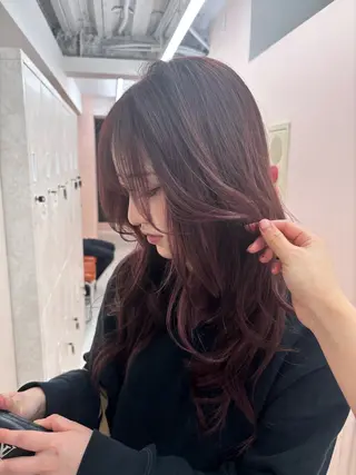 カラー YOLO 渋谷 nanamiのヘアスタイル