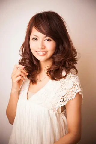 ミディアム カラー パーマ 森島 久美子のヘアスタイル