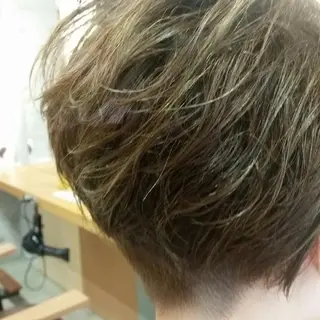 ショート カラー パーマ 一戸 陽太のヘアスタイル