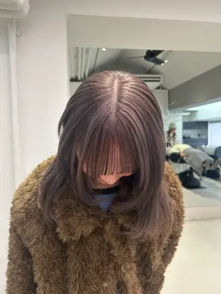 ミディアム カラー ハイトーンボブ 前田 表参道　グレージュのヘアスタイル
