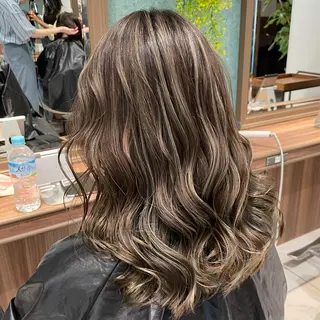 セミロング カラー ヘアアレンジ 白髪ぼかしハイライト 茗荷谷駅徒歩2分のヘアスタイル