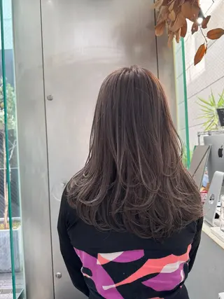 セミロング カラー ケアブリーチ レイヤーカットのヘアスタイル