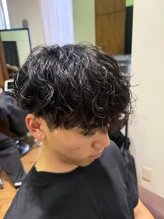 ショート パーマ メンズ 溝口 槙里也のヘアスタイル
