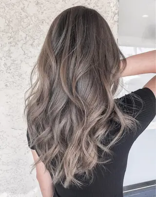 ロング カラー ヘアアレンジ ‎🤍透明感カラー︎ ‎🤍YUURI🤍のヘアスタイル