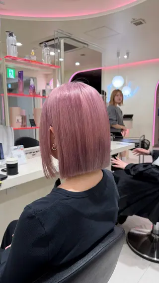 ショート ️🫧 AINE 🫧ハイトーンカラーのヘアスタイル