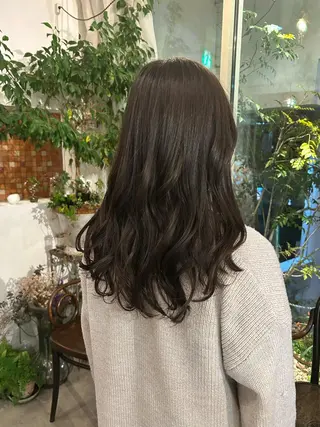 ロング 谷澤 朋佳のヘアスタイル