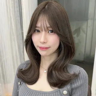 セミロング カラー 山﨑 優衣のヘアスタイル