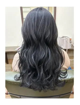 ロング カラー 安松 莉那のヘアスタイル