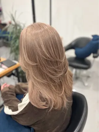 ロング 浅原 恵樹のヘアスタイル
