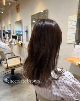 ロング カラー momoka オリーブ/ベージュのヘアスタイル
