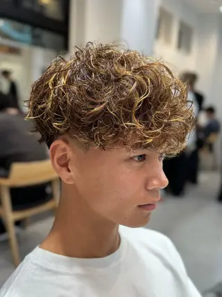 パーマ 新谷 柚樹のヘアスタイル