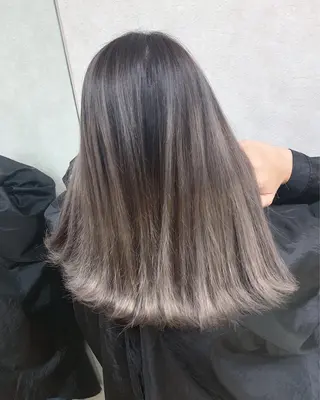 ミディアム 穐田 司樹のヘアスタイル