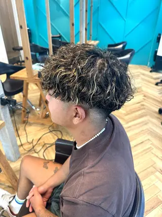 ショート パーマ メンズ 🌈艶カラー× メンズパーマ永埜🌈のヘアスタイル