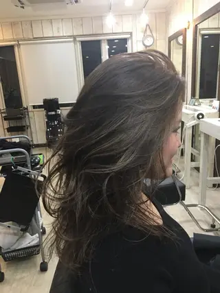 セミロング 鷺谷 玲奈のヘアスタイル