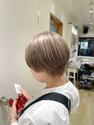 ショート カラー EIGHT新宿 新井彩斗のヘアスタイル