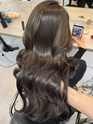 ロング カラー 【 ViVIE 】 トモ／透明感カラーのヘアスタイル