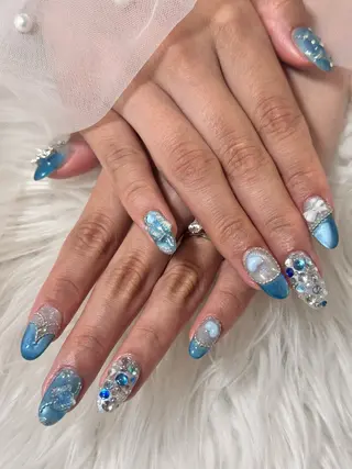 ネイル 🌈 Laule'aのネイルデザイン