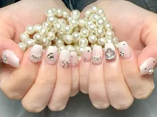 ネイル 🦋 Queenieのネイルデザイン