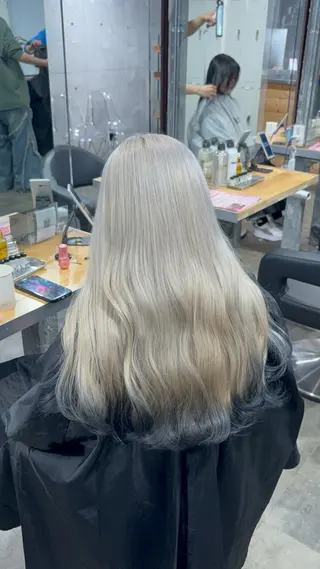 ロング カラー 透明感ベージュ/ レイヤー縮毛矯正のヘアスタイル