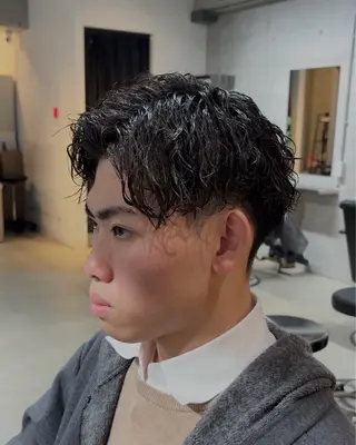 パーマ メンズ 会社で浮かない ビジネスヘア/心斎橋のヘアスタイル