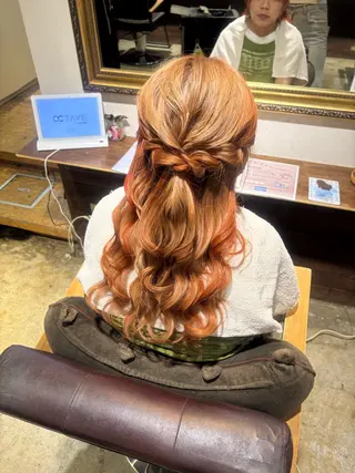 ヘアアレンジ 紅/透明感カラー /カットのヘアスタイル