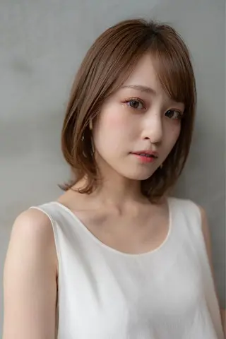 ミディアム 新宿/顔周りカット +レイヤー＝しずく♩のヘアスタイル