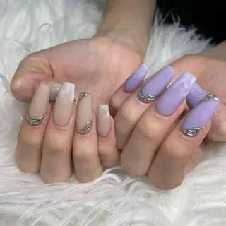 ミディアム ネイル Y. Sのネイルデザイン
