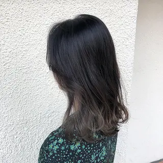 カラー kana .オリーブ /ナチュラルヘアのヘアスタイル