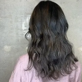 ロング カラー 梅本 有希のヘアスタイル