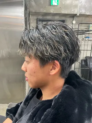 ショート カラー パーマ ヘアアレンジ メンズ 亀井隆汰/メンズ専門 パーマ/フェード可のヘアスタイル