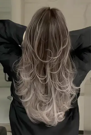 カラー 石川珠唯 neroのヘアスタイル