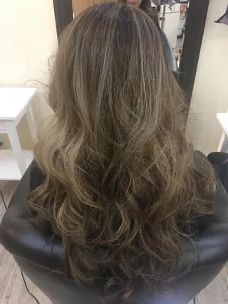 ロング カラー 鶴見 和美のヘアスタイル