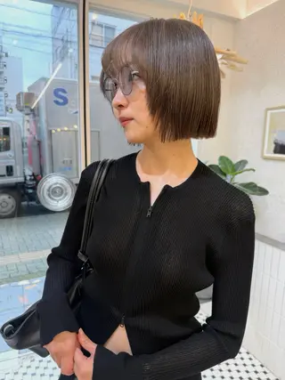 ショート カラー ベージュ/レイヤー 髙橋一哉👨‍🎨のヘアスタイル