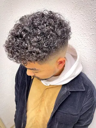 ショート パーマ メンズ 狩野 孝太郎のヘアスタイル