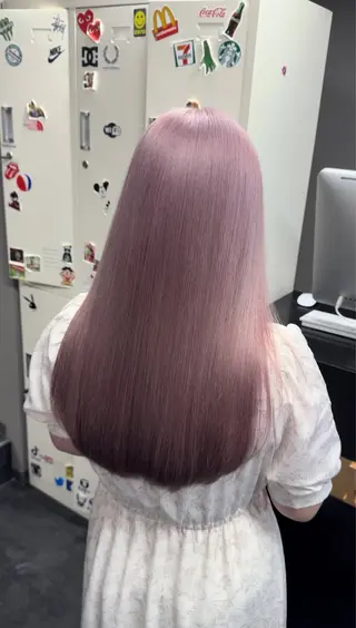セミロング カラー ヘアアレンジ ホワイトカラー/ ピンクベージュにったのヘアスタイル