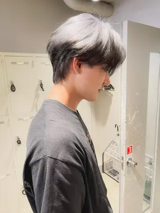 ショート カラー メンズ ハイトーン×レイヤー カットTAKUMIのヘアスタイル
