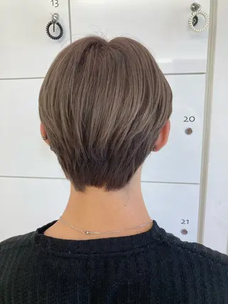 ショート カラー 上杉 梨緒のヘアスタイル