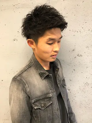 パーマ メンズ 顔まわりレイヤー デザインカットのヘアスタイル