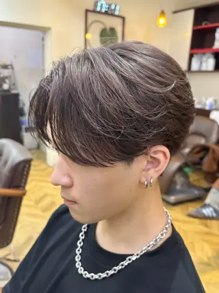 ショート カラー メンズ 柏のセンターパート のプロ関口 柊太のヘアスタイル